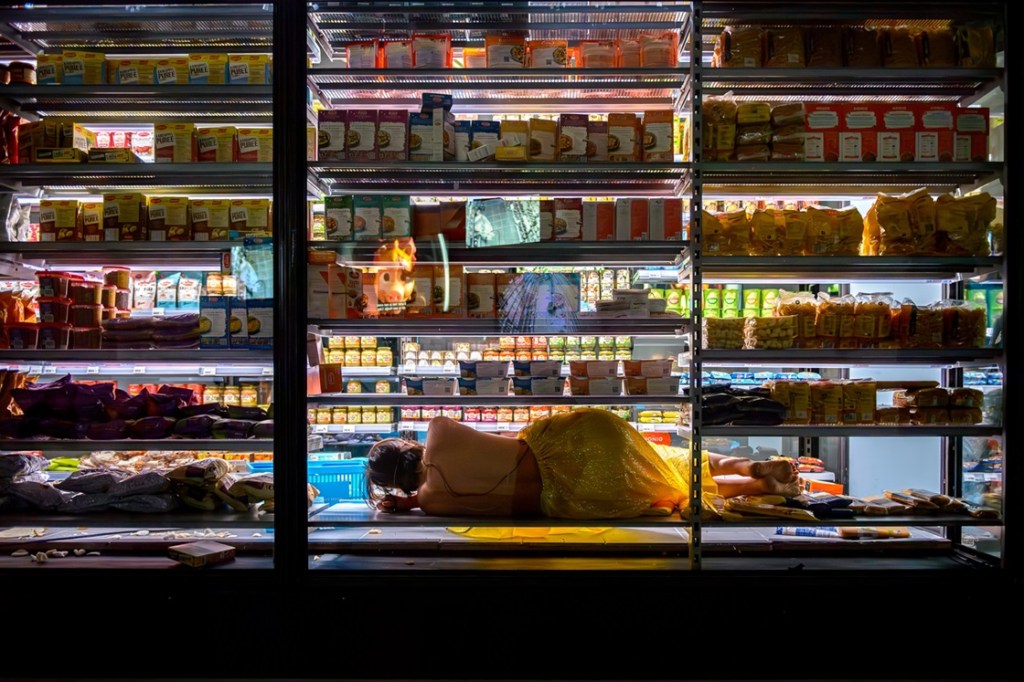 Alles moet weg (Everything Must Go), reż. Dries Verhoeven, prod. Studio Dreis Verhoeven, for. WIllem Popelier.